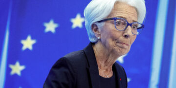 유로존 물가, 17개월 만에 둔화…10월 10.6%→11월 10%