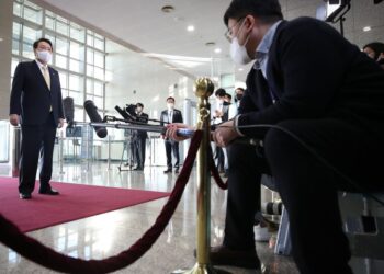 [朝鮮칼럼 The Column] 정치가 사라졌다 – 조선일보 – 조선일보