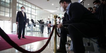 [朝鮮칼럼 The Column] 정치가 사라졌다 – 조선일보 – 조선일보