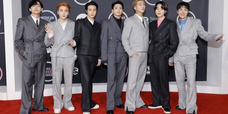 BTS, AMA 5년 연속 수상…K팝 부문까지 ‘2관왕’