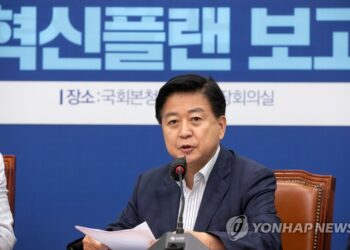 노웅래 “뇌물공여자와 일면식 없어…결백 증명에 정치생명 걸어”(종합)