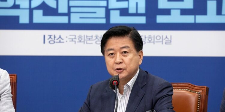 노웅래 “뇌물공여자와 일면식 없어…결백 증명에 정치생명 걸어”(종합)