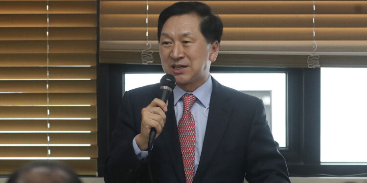 [정치쇼] 김기현 “장제원과 데이트? 난 13년 연애결혼한 데이트 전공”