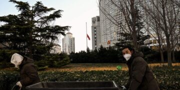 ‘백지시위’ 통했나…베이징·상하이 등 코로나 봉쇄 완화