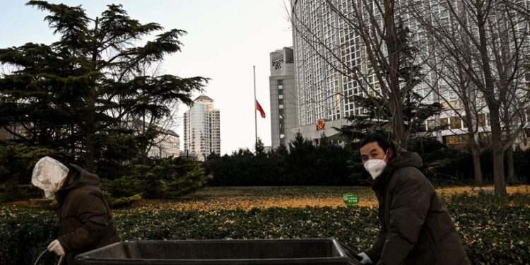 ‘백지시위’ 통했나…베이징·상하이 등 코로나 봉쇄 완화