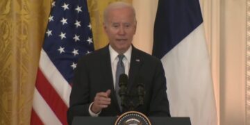 [국제]바이든, 인플레 감축법 결함 인정…미·프 정상 ‘北 미사일 규탄’