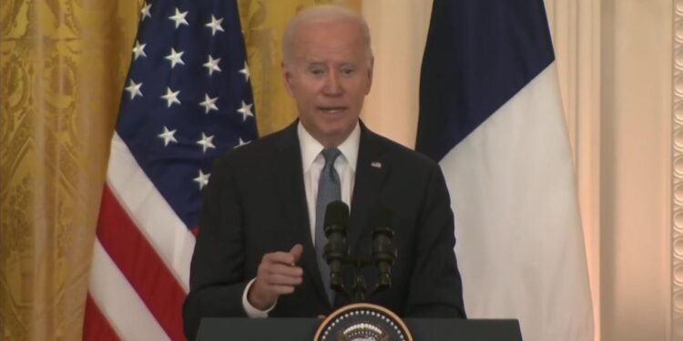 [국제]바이든, 인플레 감축법 결함 인정…미·프 정상 ‘北 미사일 규탄’