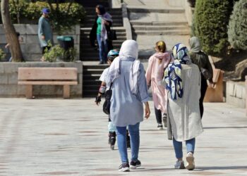 ‘히잡 반대 시위’ 불러 온 ‘도덕 경찰’ 사라지나…“해체” 보도