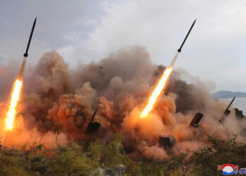 남북 포사격뿐만 아니라 '말 싸움'도 치열 – 한겨레