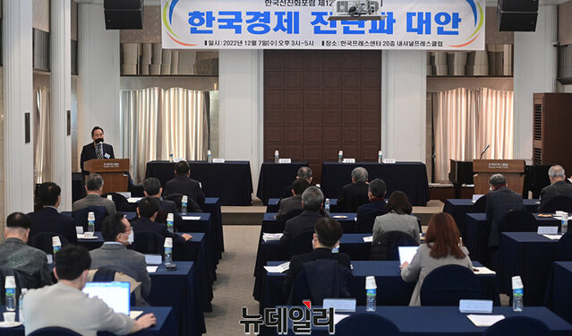 “1%대 성장률 함정에 빠진 한국경제… 노동쟁의와 정치갈등이 악화 부추겨”