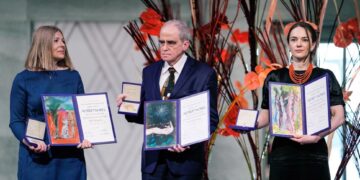 “노벨평화상 소감, 촛불 아래 썼다”…우크라 수상자 ‘정전 공격’ 규탄