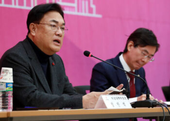 정진석 “3월경 전당대회 치러야…비대위원 만장일치” – 한겨레