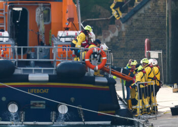 영불해협서 이주민 보트 침몰…4명 사망