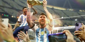 [스포츠]메시의 라스트댄스, 우승 트로피로 장식