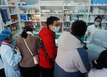 24시간 공장 돌려도 약이 없다…중국, 뒤늦은 ‘위드 코로나’ 과부하