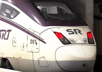 [사회]SRT 열차 이틀째 운행 차질…선로에 떨어진 부직포 탓