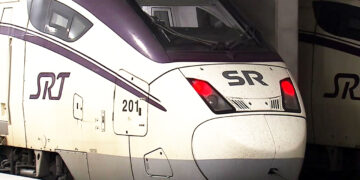 [사회]SRT 열차 이틀째 운행 차질…선로에 떨어진 부직포 탓