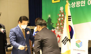 최형열 전북도의원, ‘소상공인의 정책개발과 지역경제 활성화 공로 인정’ 감사패 수상