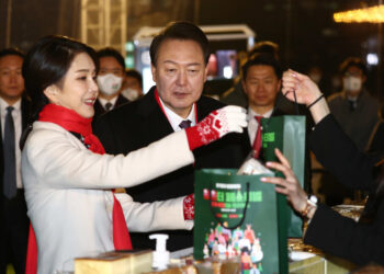 윤 대통령, 이태원 참사 49재 불참…민주당 “비정한 대통령” – 한겨레