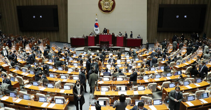 與 “尹정부 첫 예산안 통과…경제위기 극복 마중물(종합) :: 공감언론 뉴시스통신사 ::