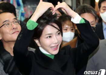 ‘존재감’ 커진 김건희 여사…정치·문화·외교 전방위 ‘광폭 행보’