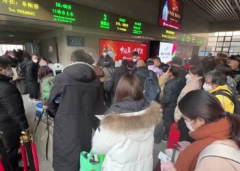 [국제]격리 폐지하자 여행객 급증…”춘제 기간 21억 명 이동”