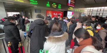 [국제]격리 폐지하자 여행객 급증…”춘제 기간 21억 명 이동”