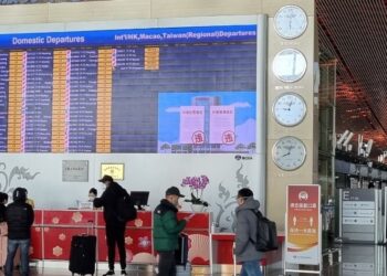 [현장] 중, ‘3년 빗장’ 풀었지만…국제선은 ‘텅’ 국내선은 ‘북적’