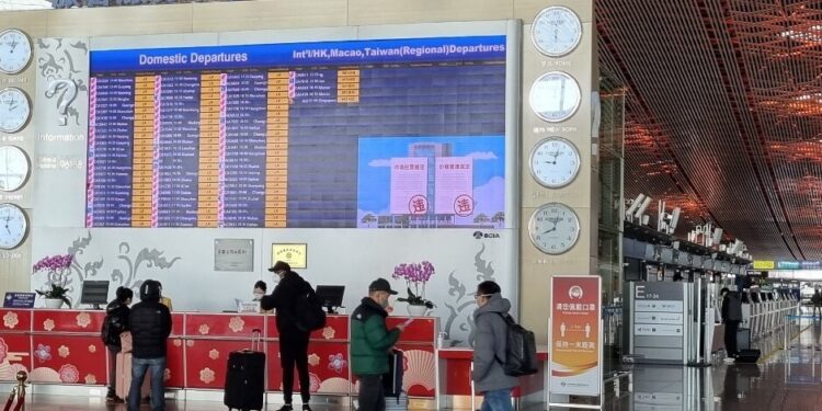 [현장] 중, ‘3년 빗장’ 풀었지만…국제선은 ‘텅’ 국내선은 ‘북적’