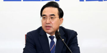 임시국회 열리자마자…여 “방탄 국회” 야 “윤심 방공” 대치 – 한겨레