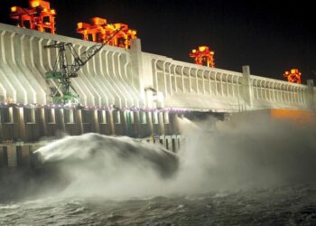 잦은 가뭄·홍수에 댐 바닥 침전물까지…전세계 물 부족 경고