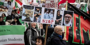 ‘신과 전쟁한 죄’ ‘지구 타락죄’ 처형…이란, 사형제 ‘억압 무기화’