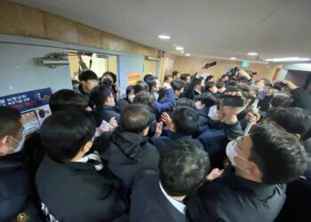 [속보] 국정원·경찰, 민주노총 압수수색 : 노동 : 사회 : 뉴스 – 한겨레