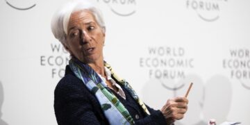크리스틴 라가르드 “유로존 인플레 여전히 높아, 당분간 고금리”