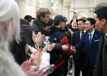 윤 대통령 귀국길…'이란 설화'로 투자 유치 빛바래 – 한겨레