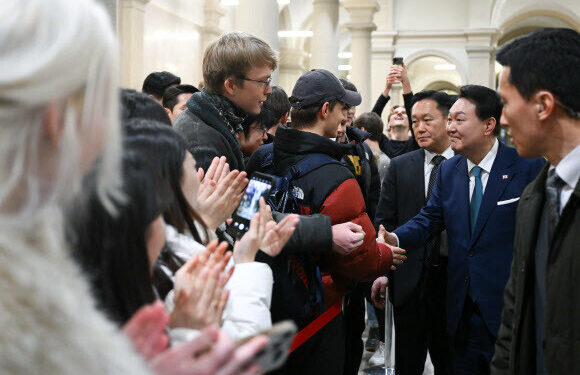 윤 대통령 귀국길…'이란 설화'로 투자 유치 빛바래 – 한겨레