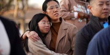 LA 총기난사 11명 희생…시민 2명이 추가범행 막아