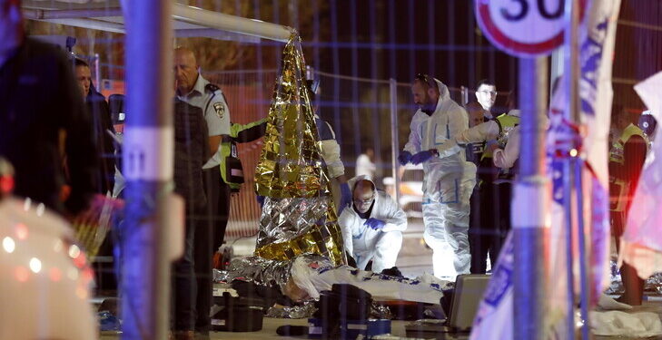 동예루살렘 유대교 회당에 권총 난사…적어도 7명 숨져