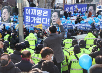 민주 “야당 대표 조롱에 날 지새우는 여당, 부끄럽지 않나”