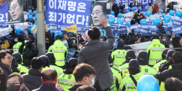 민주 “야당 대표 조롱에 날 지새우는 여당, 부끄럽지 않나”