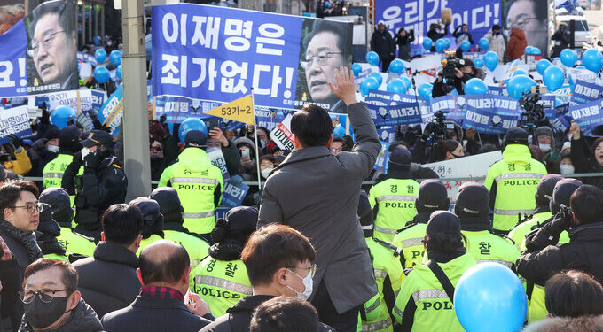 민주 “야당 대표 조롱에 날 지새우는 여당, 부끄럽지 않나”