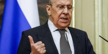 러, 미 핵무기 한국 재배치 가능성에 “재미없을 것” 공개 경고