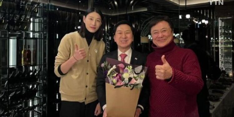 [정치]김기현 ‘김연경·남진’ 사진 논란…”정치에 이용”