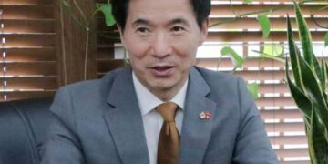 봉쇄된 우한 뚫고 들어갔던 외교관 “두렵지 않았다면 거짓말”