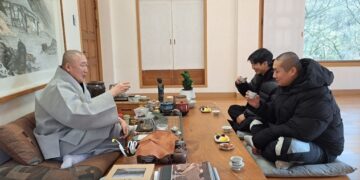 [화보] 화엄사 찾은 방탄소년단(BTS) 리더 RM – 스포츠경향