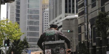 ‘현금 태우기’로 시장 장악한 배달앱, 아무것도 책임지지 않는다