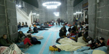 과거 잊은 ‘원조 손길’…튀르키예와 얼굴 붉힌 국가들도 나서