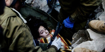 튀르키예·시리아 사망자 2만명 넘어…“아직도 20만명 고립”