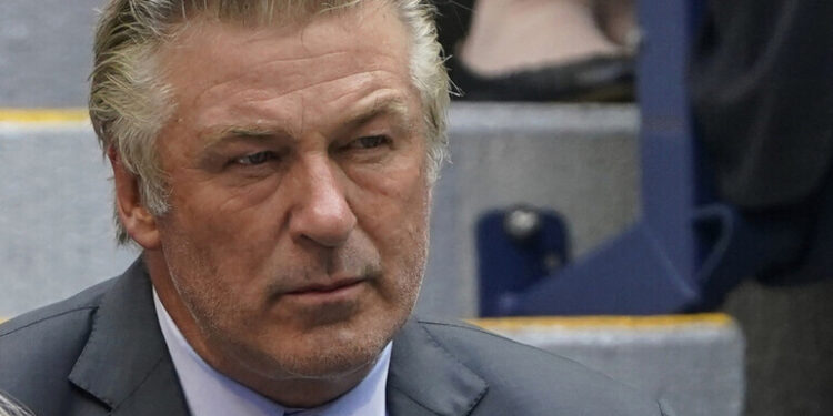 ‘촬영장 오발 사고’ 앨릭 볼드윈, 중형 위기에 “기소 오류” 주장