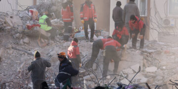 튀르키예·시리아 강진 사망자 5만명 넘어…이재민 63만명 이상